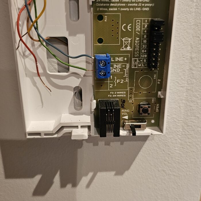 Płytka elektroniczna domofonu ACO z przylutowanymi kablami